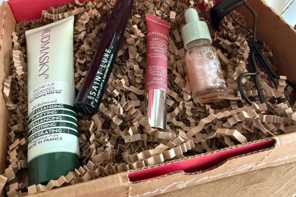 Beauty Enthusiasts Turn to Subscription Boxes for Premium Savings