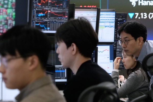 Global Markets Mixed as Oil Prices Resume Climb Amid Iran War Fears