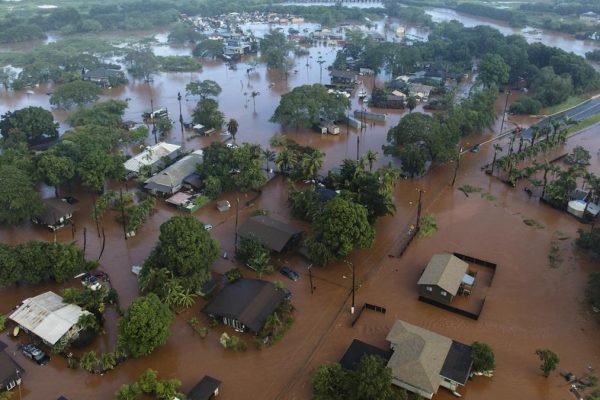 Hawaii Faces Devastating Flood Crisis as Officials Warn of Dam Failure