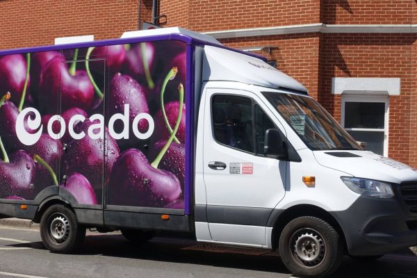 Shopper Shifts Loyalty: Why Ocado is Challenging Traditional Grocery Giants
