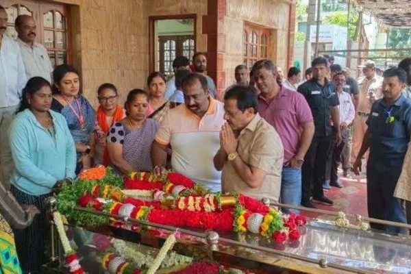 Trainee Veterinarian Killed by Pregnant Hippo in India Zoo