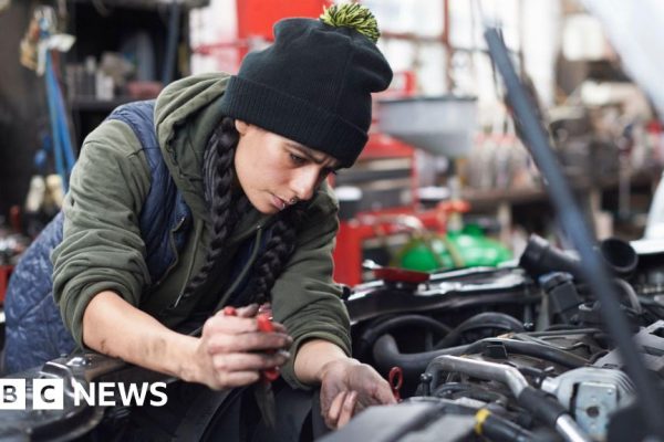 UK Economy Flatlines in January as Global Energy Crisis Looms