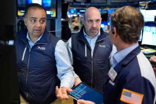 Wall Street Stumbles as Iran Conflict Dampens Market Sentiment