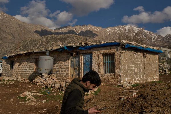 War Chokes Iraq-Iran Border, Isolating Families and Disrupting Trade