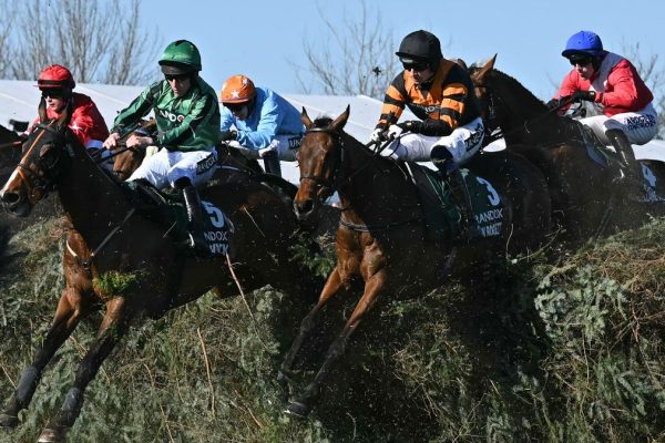 Aintree Prepares for Grand National as Field of 34 Sets for Saturday Showdown