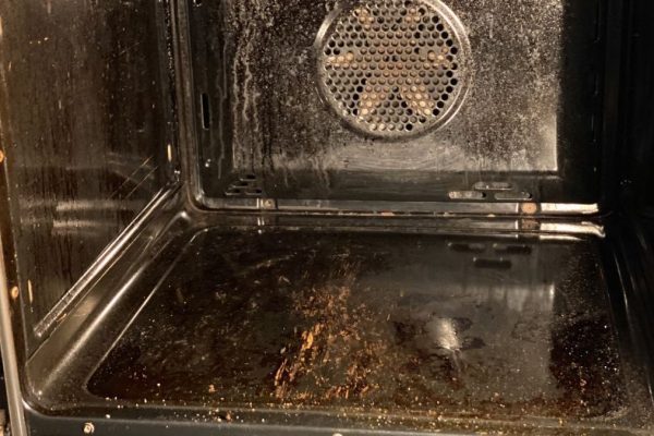 Budget Cleaner Outperforms Premium Product in Oven Degreasing Face-Off