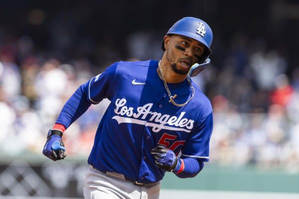 Dodgers’ Mookie Betts Exits Game Against Nationals With Back Pain