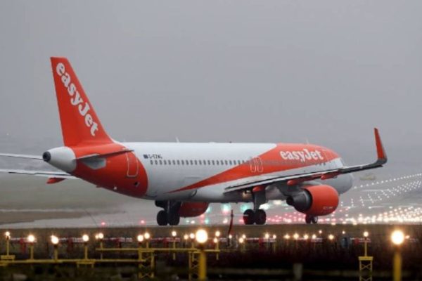 EasyJet Flight Aborts Landing at Paris Orly Airport Due to Fireworks