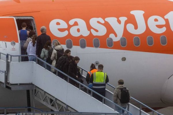 EasyJet Passengers Left Stranded for 14 Hours Following Technical Delay