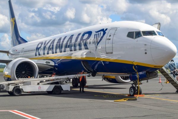 Expert Advice vs. Airline Claims: How to Navigate Ryanair Booking Fees
