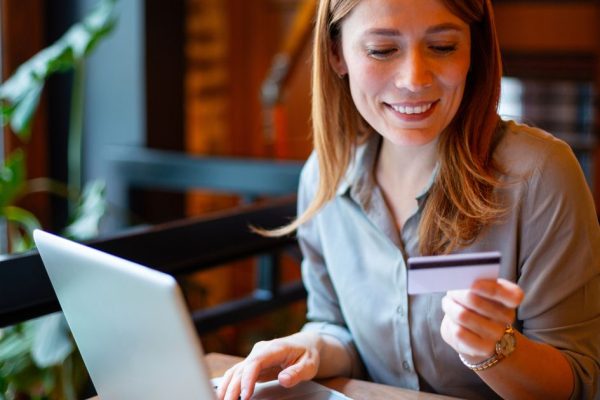 Financial Experts Issue Warning Against ‘Pay by Bank’ for Major Online Purchases