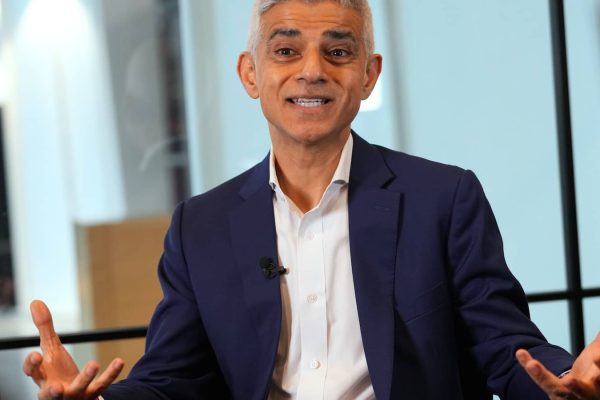 Five Police Officers Removed After Leaving Firearms Outside London Mayor’s Home