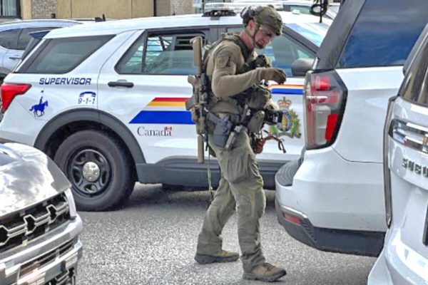 Langley RCMP Search for Suspect Following Targeted Stabbing in Willowbrook