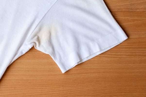 Professional Launderers Reveal ‘2p’ Aspirin Hack for Whitening Clothes
