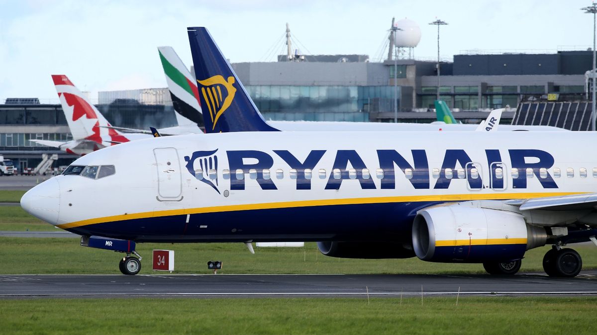 Travel Disruptions Hit Spain as Airport Closures and Network Cuts Converge