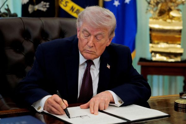 Trump Orders Full Pay for All DHS Employees Amid Ongoing Shutdown