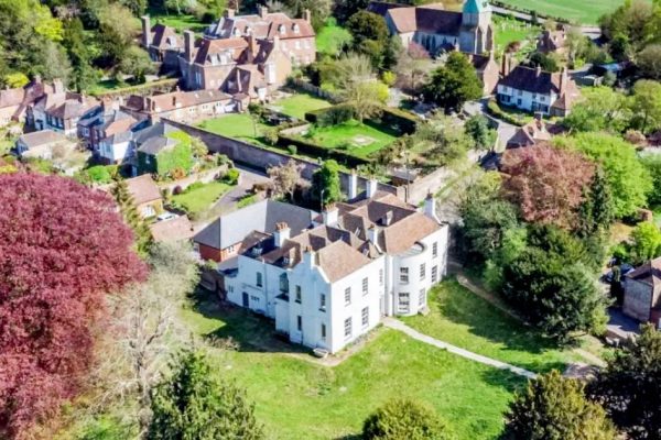 Family Embarks on Decades-Long Restoration of Abandoned Georgian Mansion