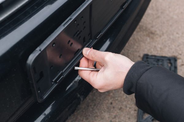 UK Drivers Urged to Use Tamper-Proof Screws as Plate Thefts Surge