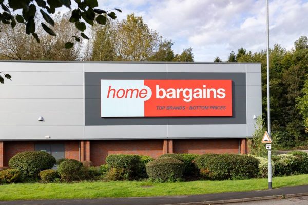 UK Retailers Adjust Schedules for Early May Bank Holiday 2026